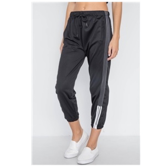Black & White Sporty Mid-Rise Joggers Pants L/XL - Picture 2 of 13
